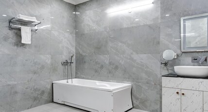 Hotel NS Near Delhi Airport Room Type - Luxury Deluxe AC Room With Bathtub Hotel NS Near Delhi Airport Room Type - Luxury Deluxe AC Room With Bathtub