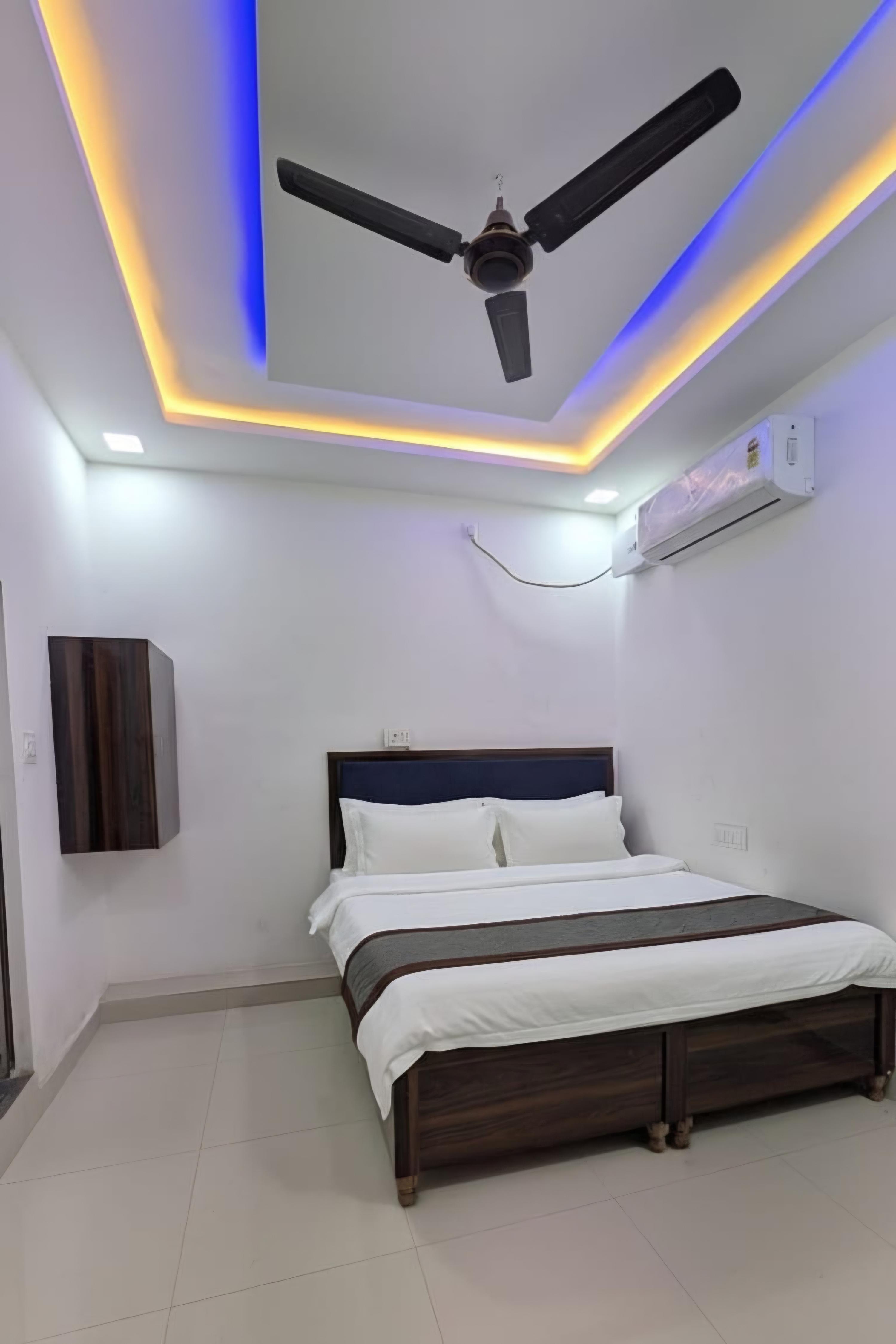 Vivaan Guest House - Tap to explore photos
