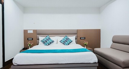 Anaya Regency Room Type - Luxury room with Bathtub