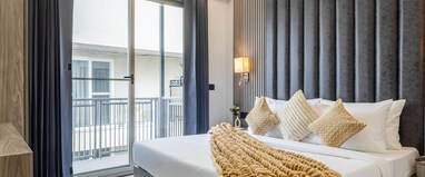 Saltstayz Premier Near Sector 44 Corporate Hub