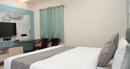 Hotel Anmol ONE Room Type - Luxury Suite With Bathtub And Balcony Hotel Anmol ONE Room Type - Luxury Suite With Bathtub And Balcony