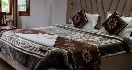 Star Gazing Regency Room Type - Luxry Room with Mountain view