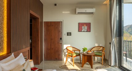 Perfectstayz Luxe Kapilaz Bhimtal Room Type - Executive Room with Balcony and Hill view Perfectstayz Luxe Kapilaz Bhimtal Room Type - Executive Room with Balcony and Hill view