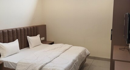 City Palace Sagar Room Type - Deluxe Room