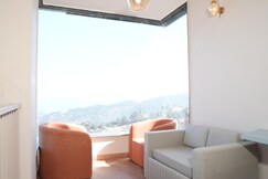 The Pine Vista  Mukteshwar  3bhk wi fi Cook