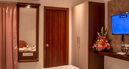 Visthara Grands Room Type - Deluxe Room with Balcony