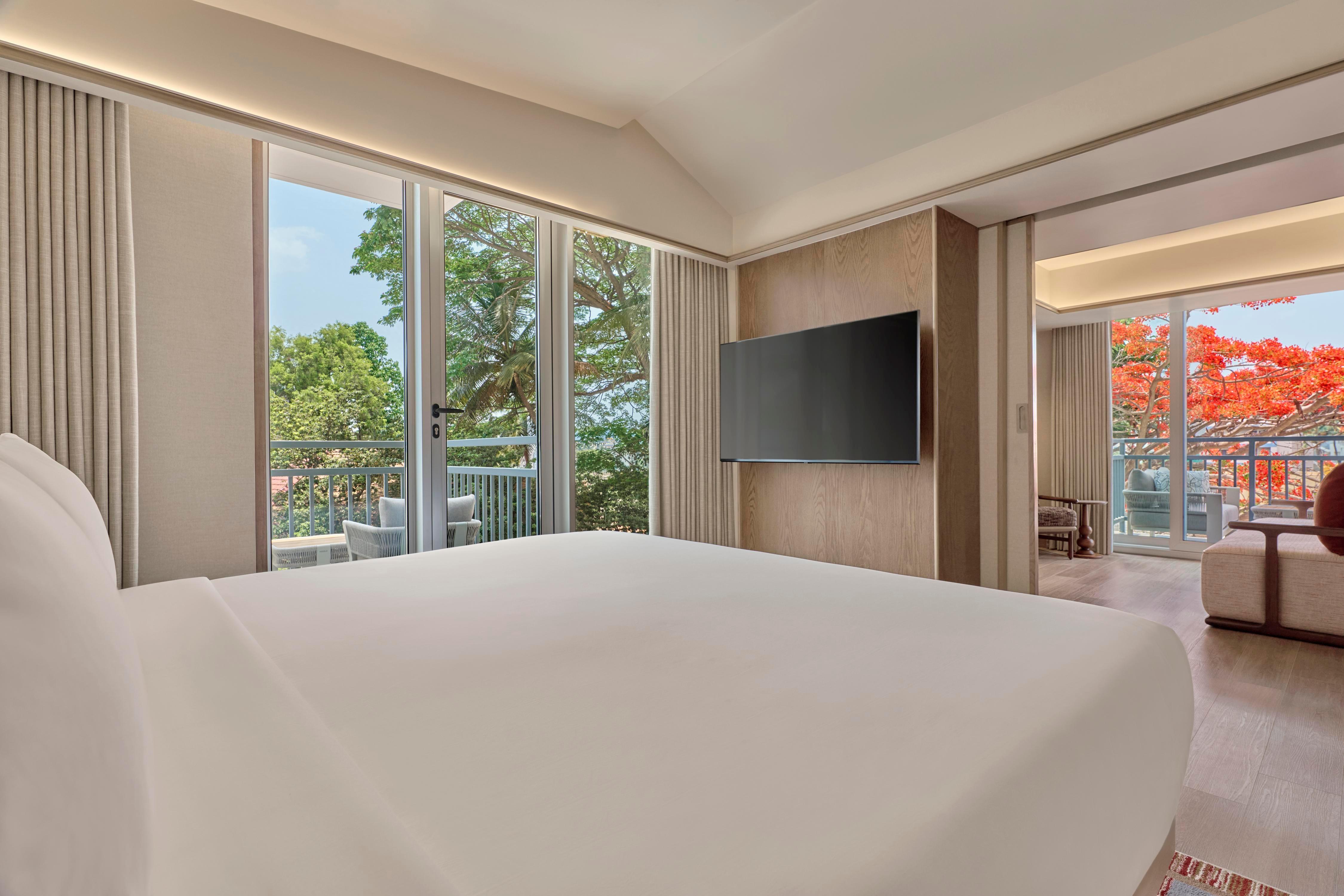 Slohh by Roach Bengaluru, Curio Collection by Hilton Room Type - King Premium Suite with Balcony