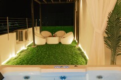 Zythum Jacuzzi Roof Top Movie Room by Homeyhuts