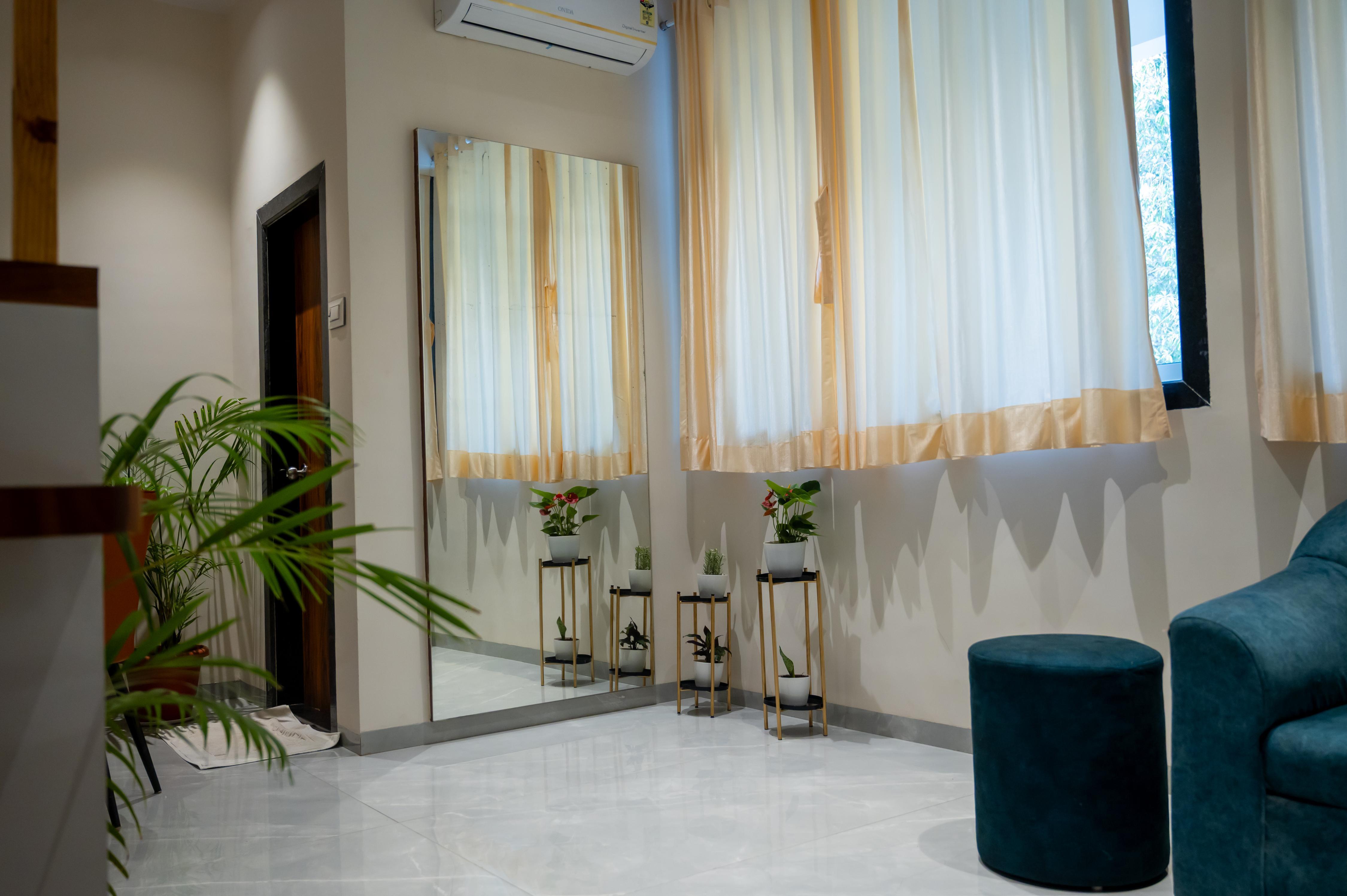 Hotel Moonlight - Tap to explore photos