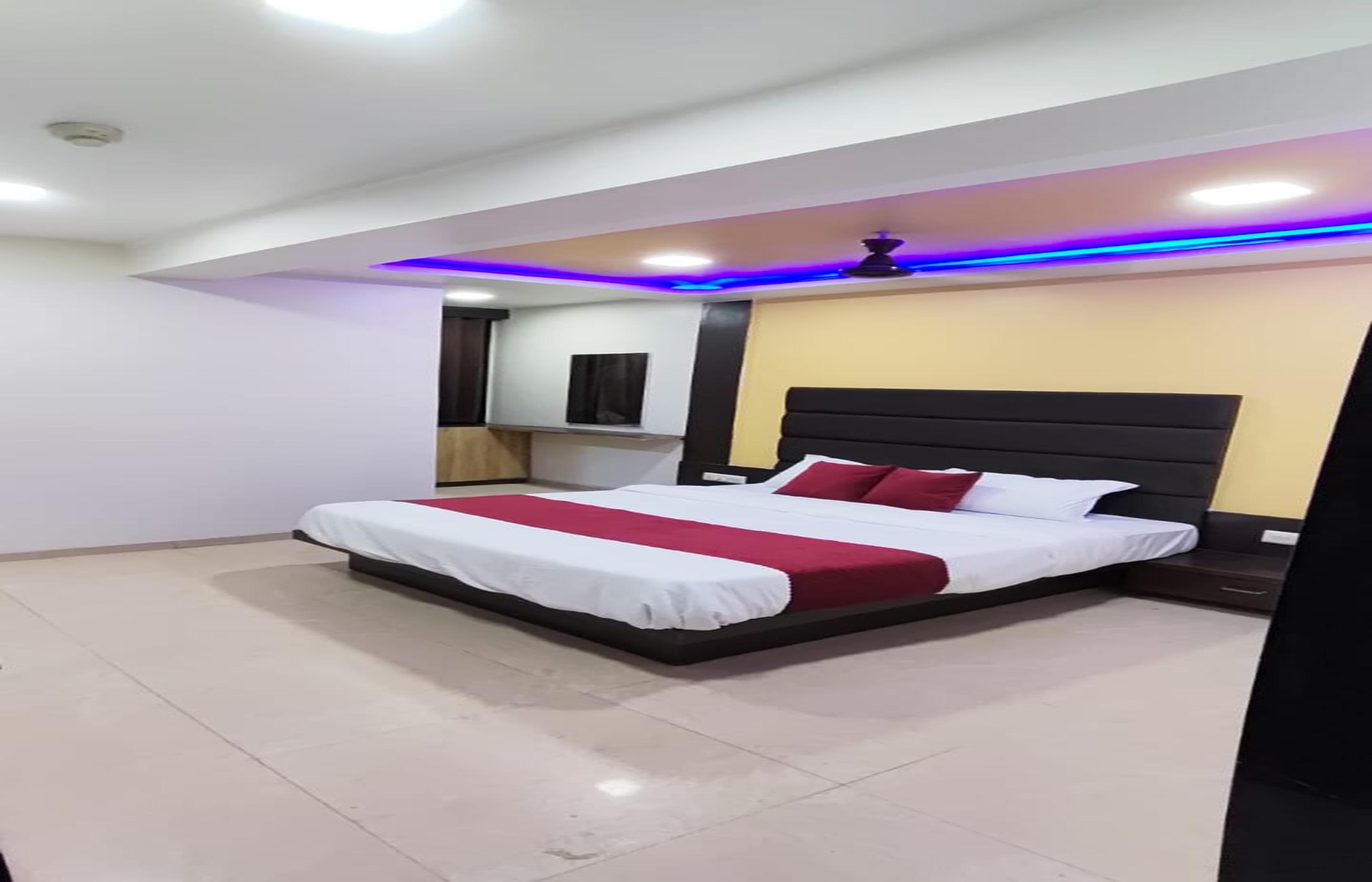 Hotel Sarovar Grand - Tap to explore photos