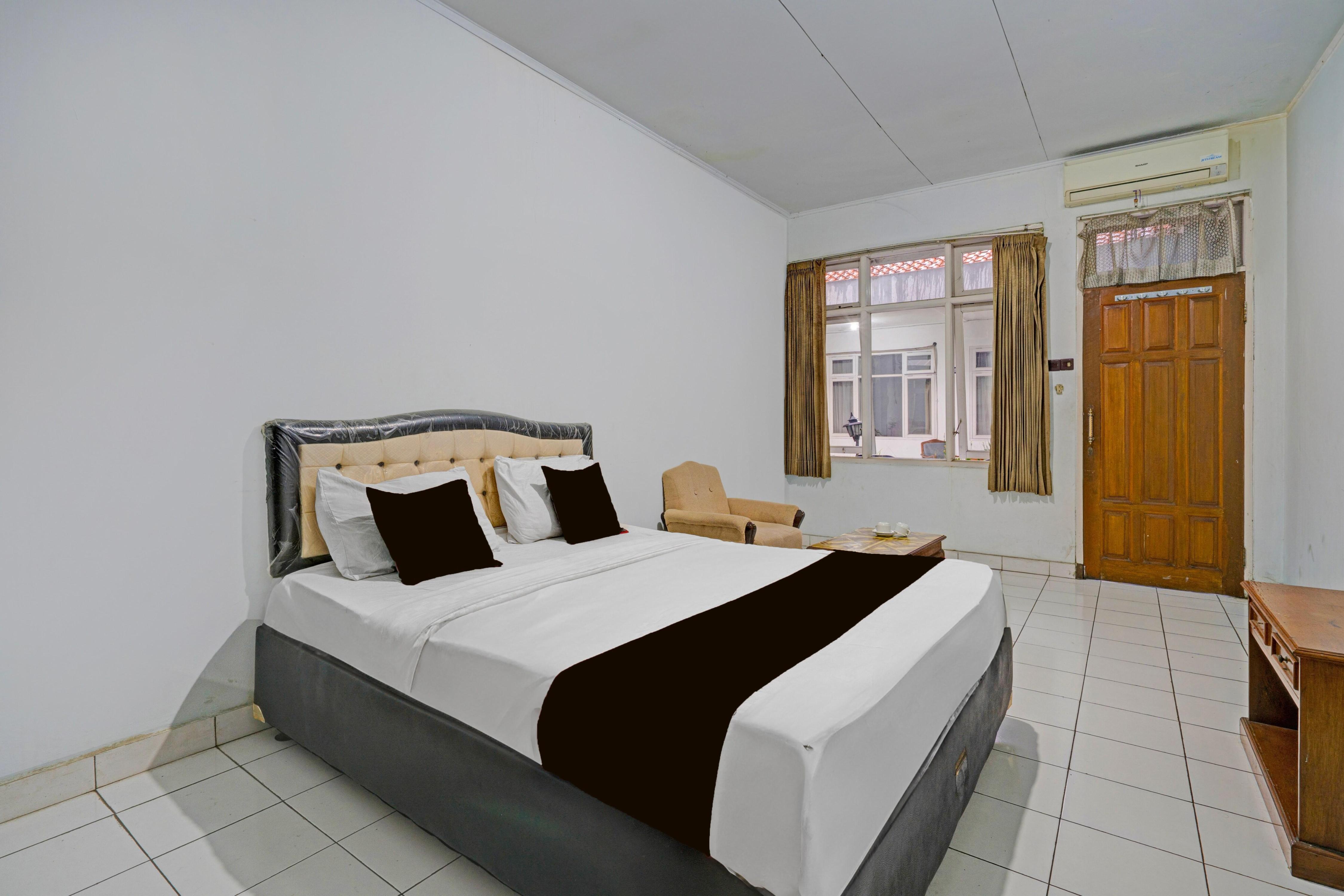 OYO 94802 Hotel Prima Room Type - Indonesia Deluxe Double