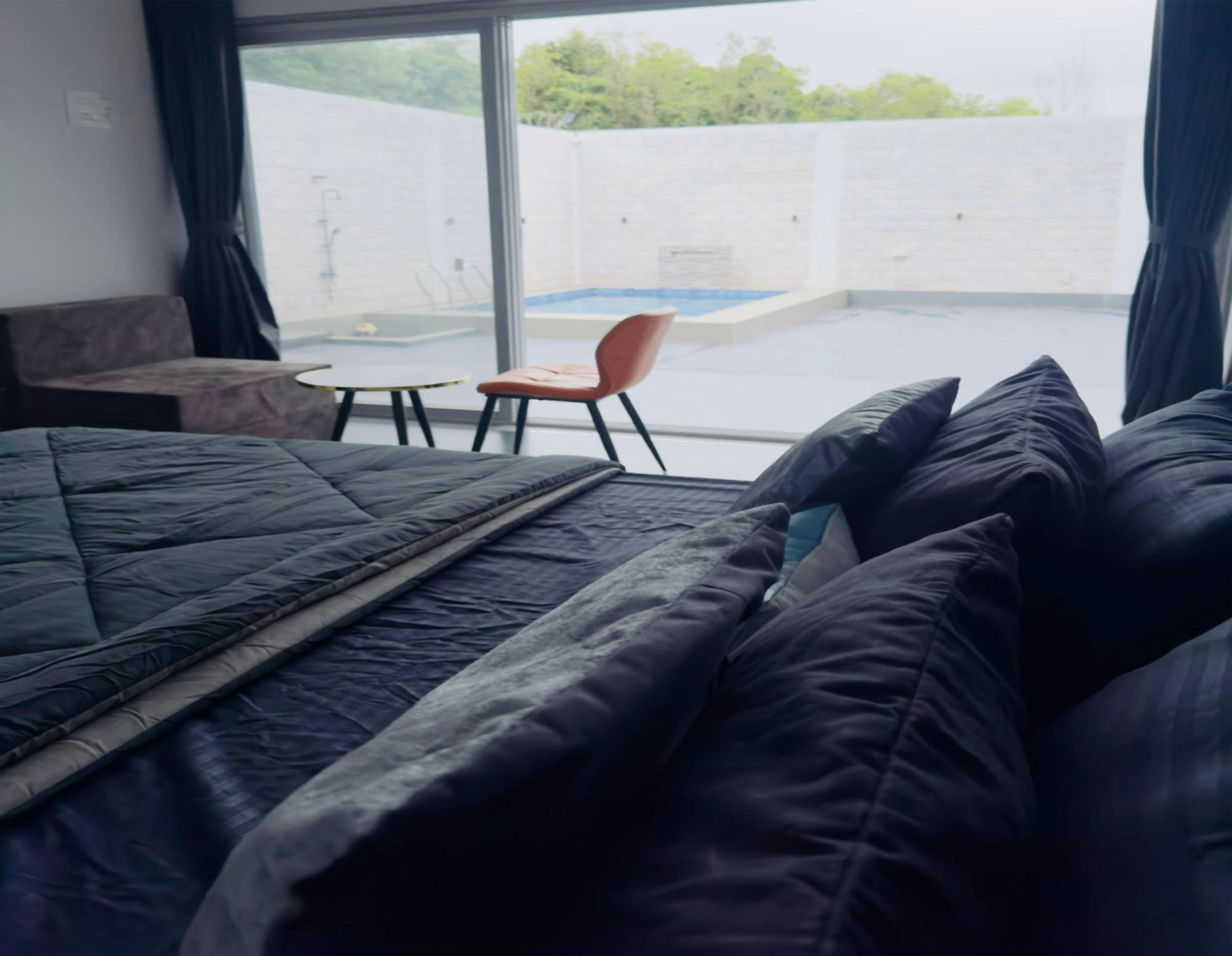 Casa Oceanus - Pool View Room - Ganpatipule