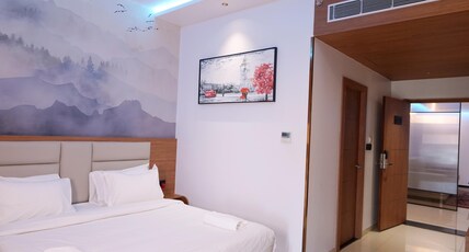 HIMAYAT GRAND Room Type - Standard King Room HIMAYAT GRAND Room Type - Standard King Room