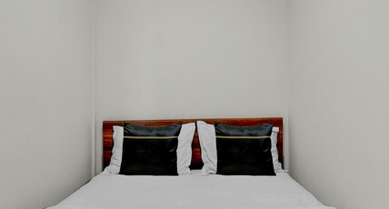 Collection O Yayah Residence Room Type - Indonesia Deluxe Double