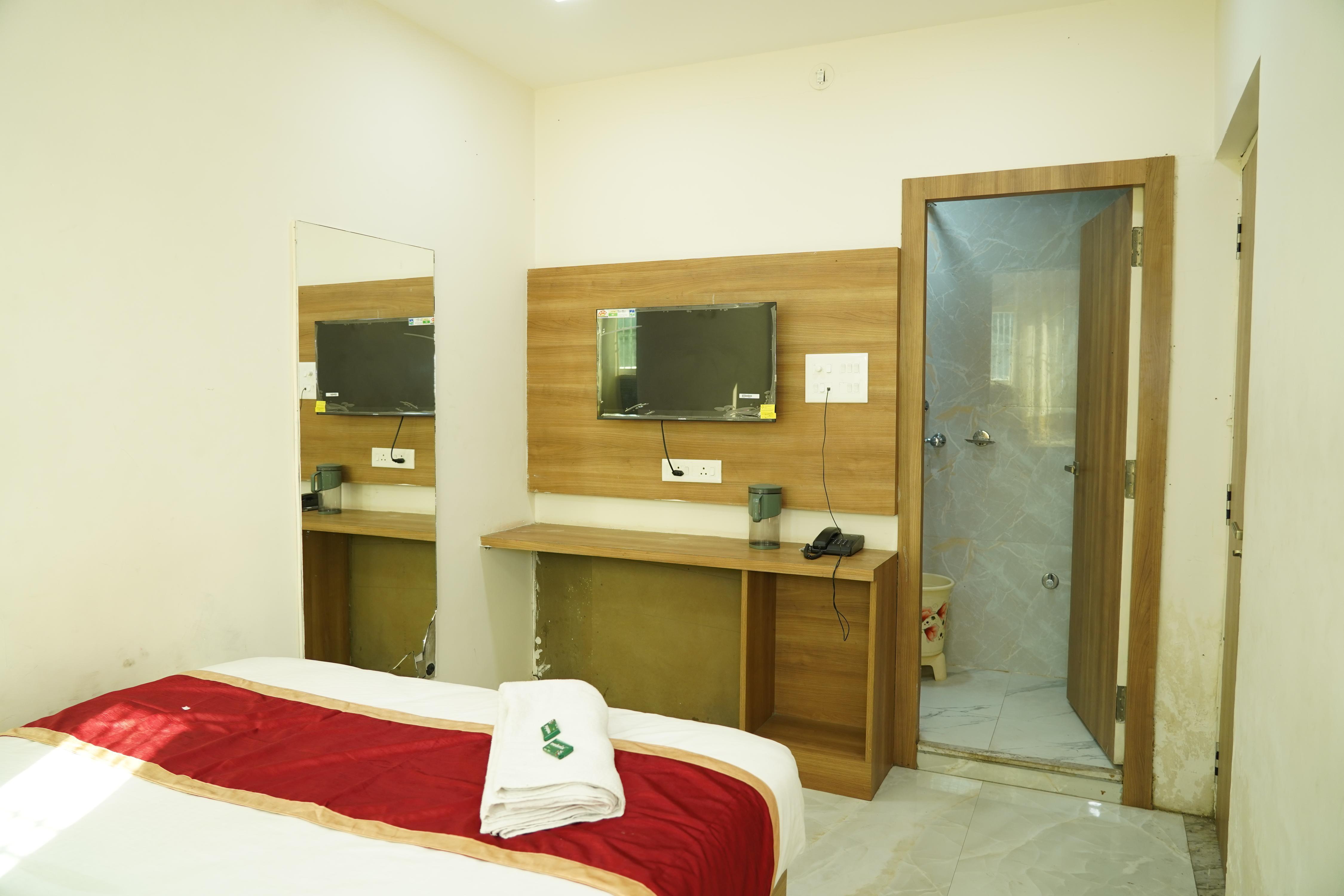 KASHI CROWN P GUEST HOUSE Room Type - DELUXE ROOM