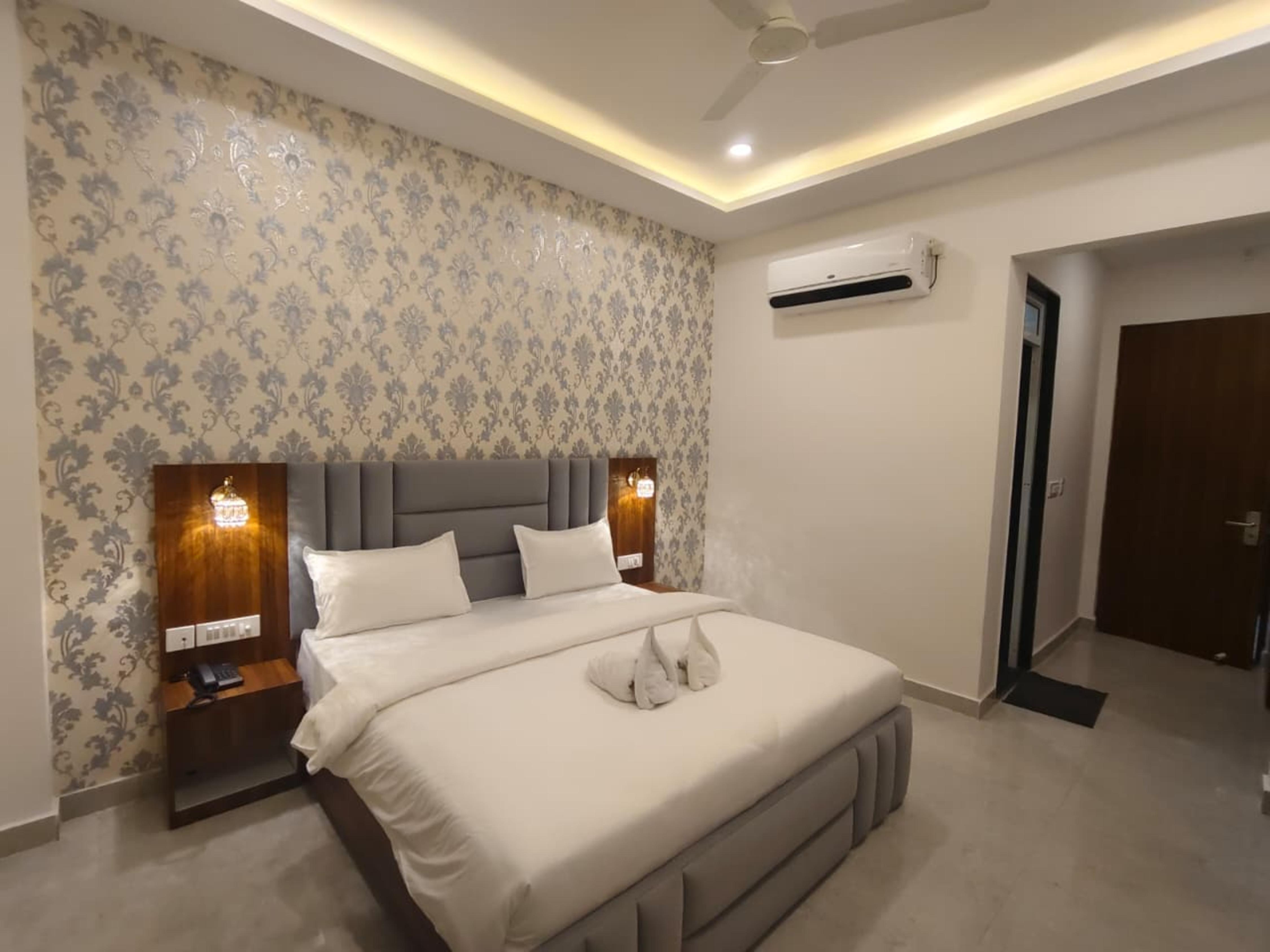 LA VISTA RESIDENCY Room Type - Deluxe Room
