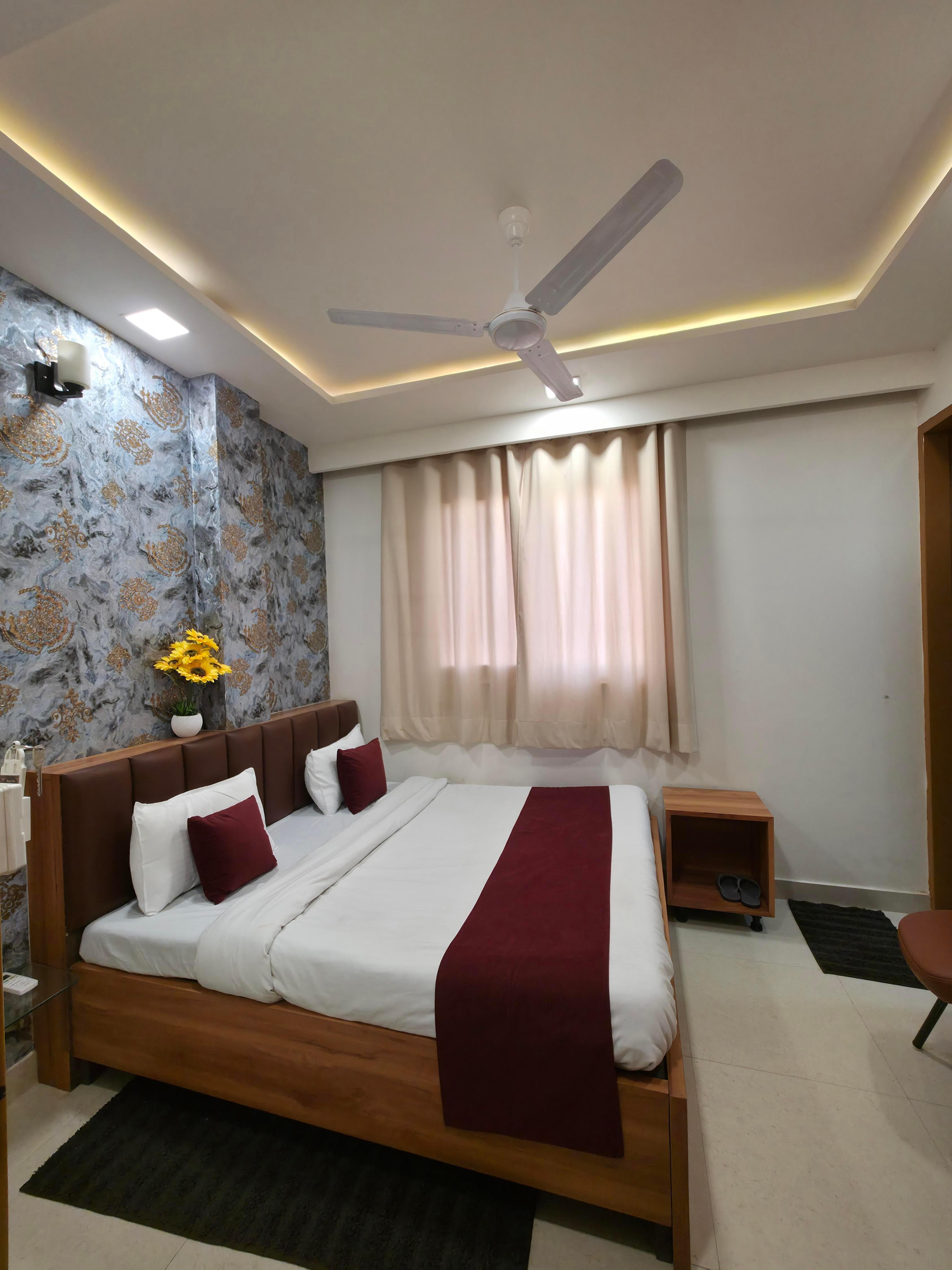 Hotel Shree Jee Inn - Tap to explore photos