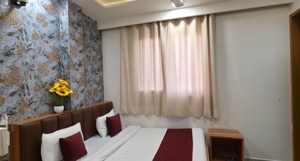Hotel Shree Jee Inn Room Type - Deluxe Room with City View King Bed Hotel Shree Jee Inn Room Type - Deluxe Room with City View King Bed