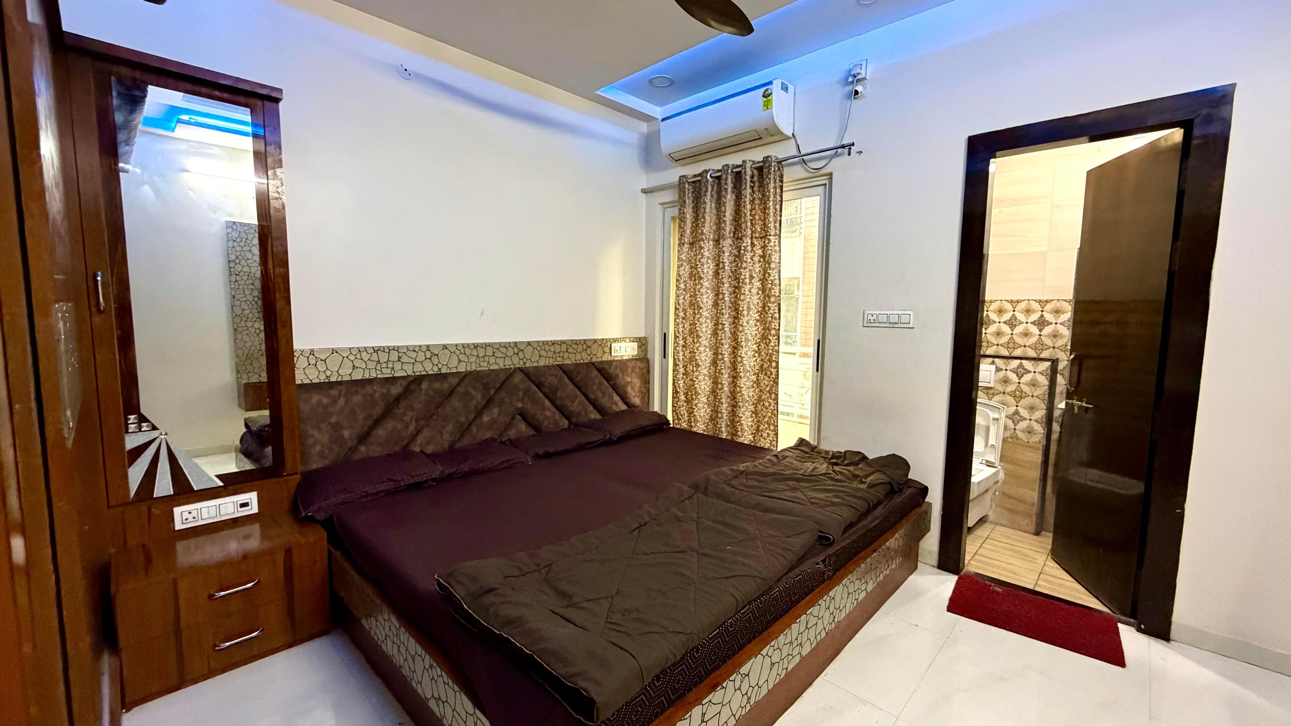 Shree Vaishnav Yatri Grah Room Type - Triple Bed Room With Balcony Shree Vaishnav Yatri Grah Room Type - Triple Bed Room With Balcony