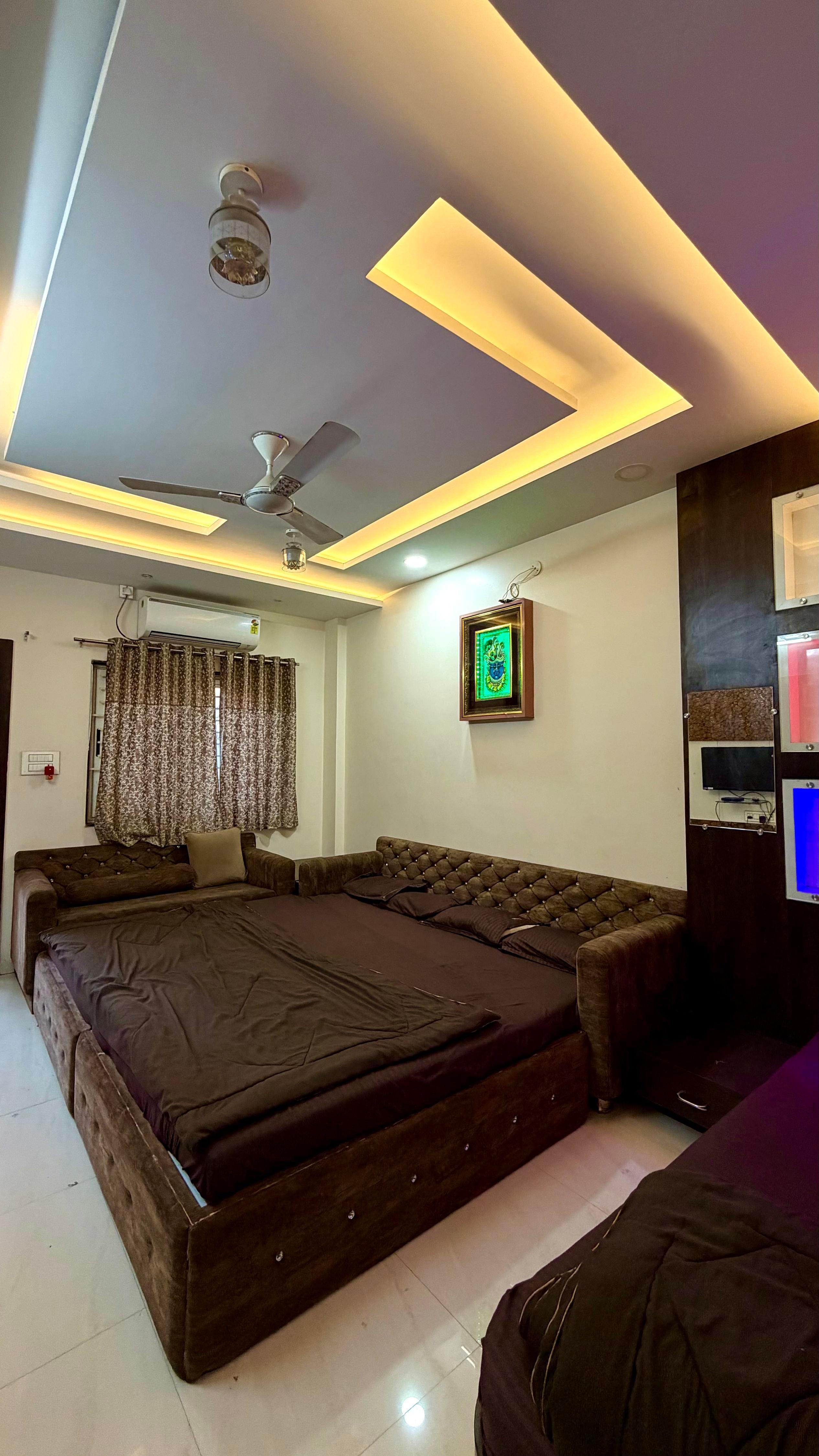 Shree Vaishnav Yatri Grah Room Type - Deluxe Family Room With Balcony Shree Vaishnav Yatri Grah Room Type - Deluxe Family Room With Balcony