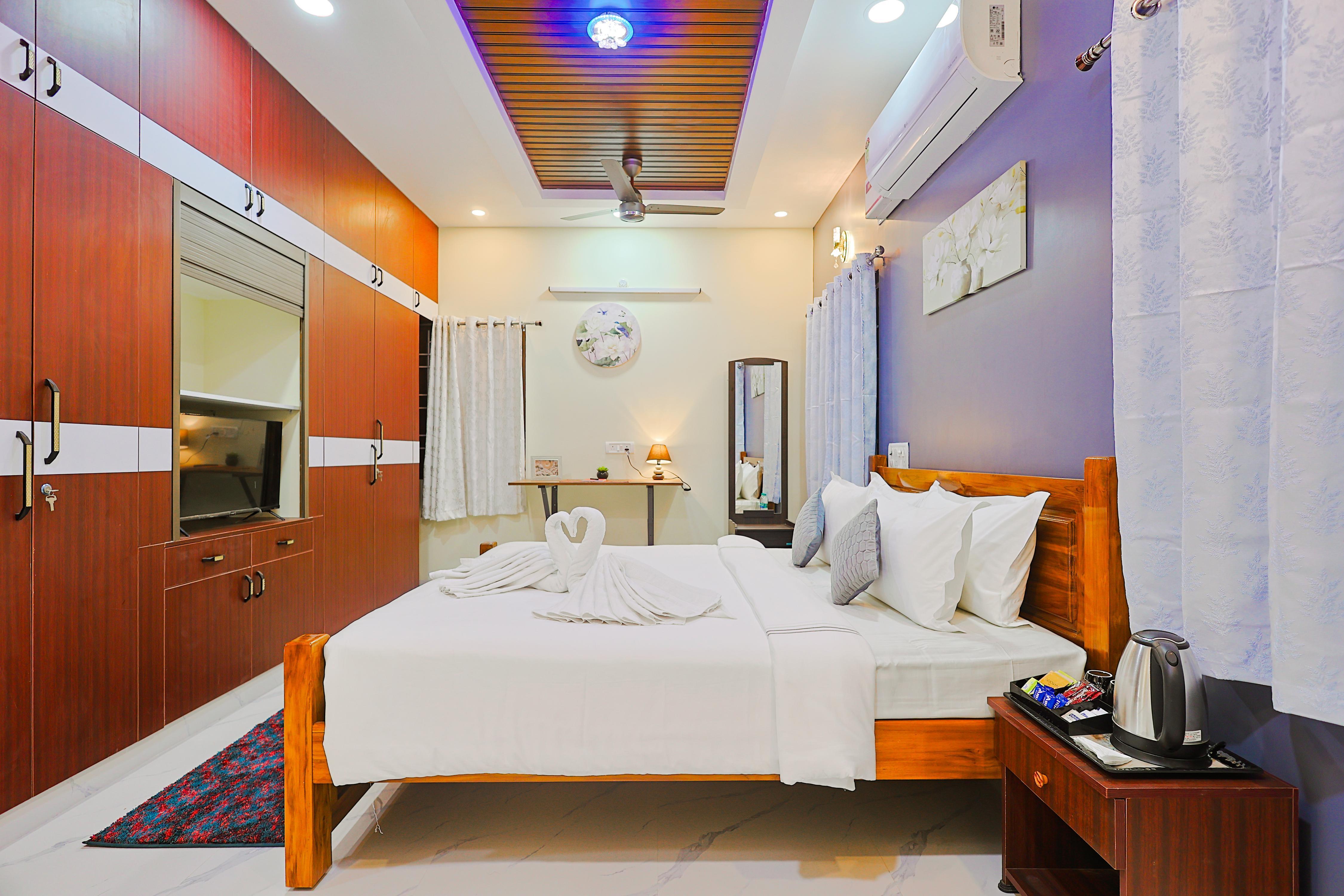 Aashi Apart Hotel Room Type - Deluxe King Bed Room