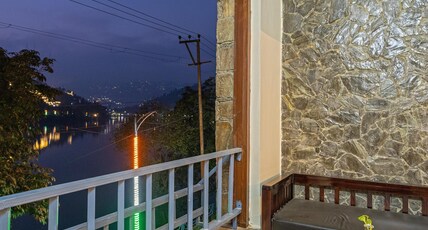 Dimmys By the Lake Bhimtal Room Type - Family Room with lake view and balcony