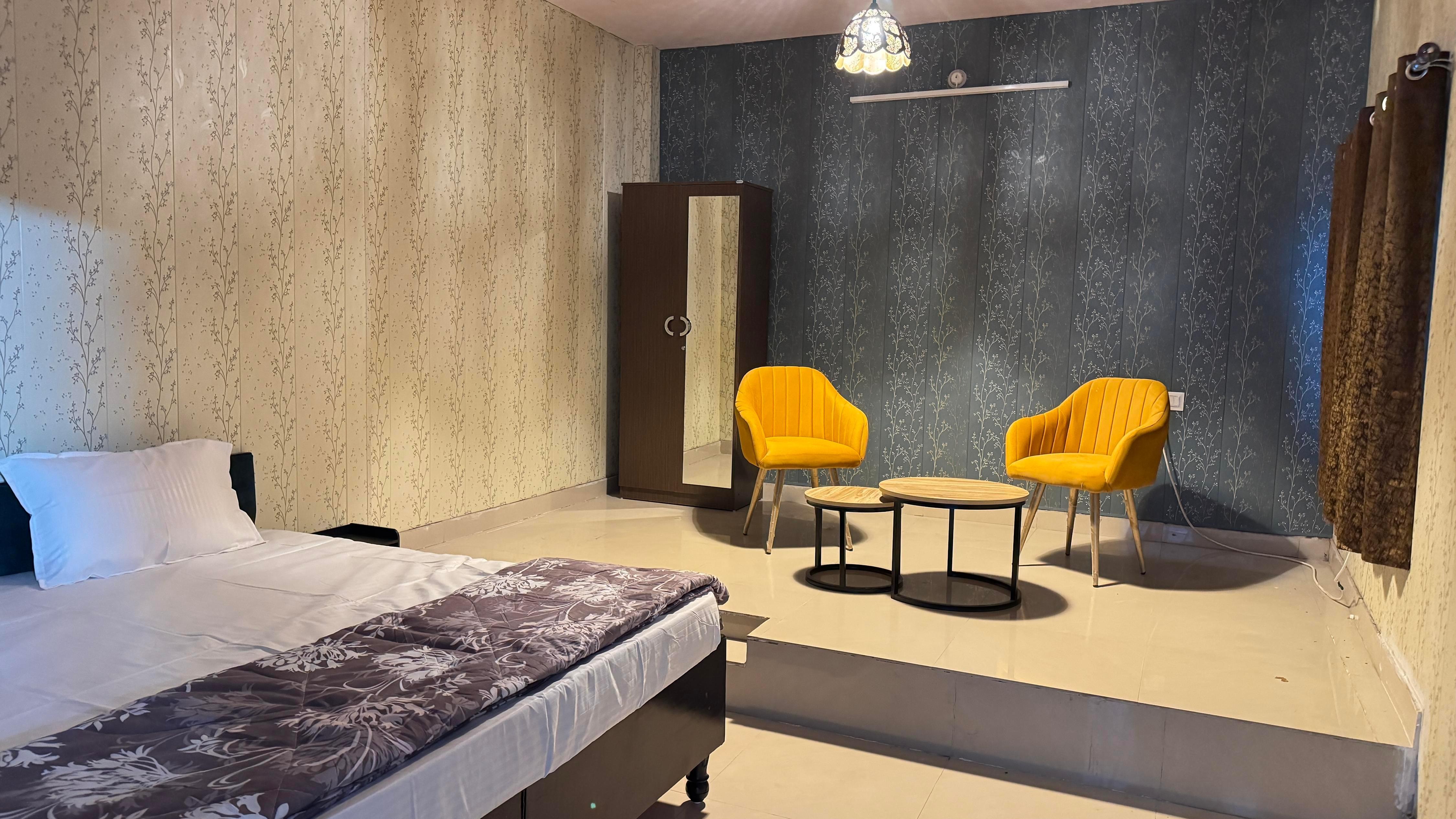 Devashish home stay Room Type - Maruti