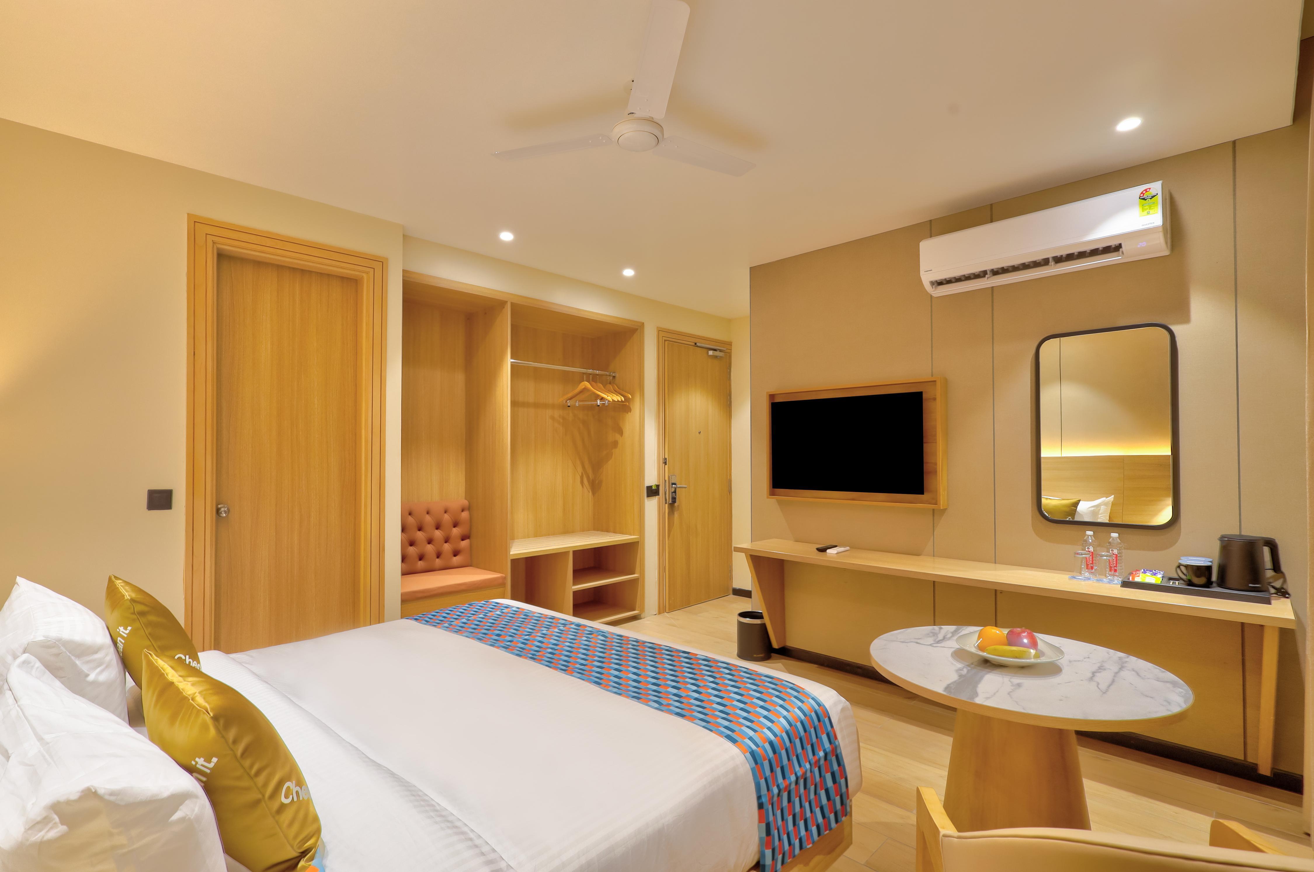 Palette Hotel by CheckIn, Unitech Cyber Park - Gurugram - Tap to explore photos