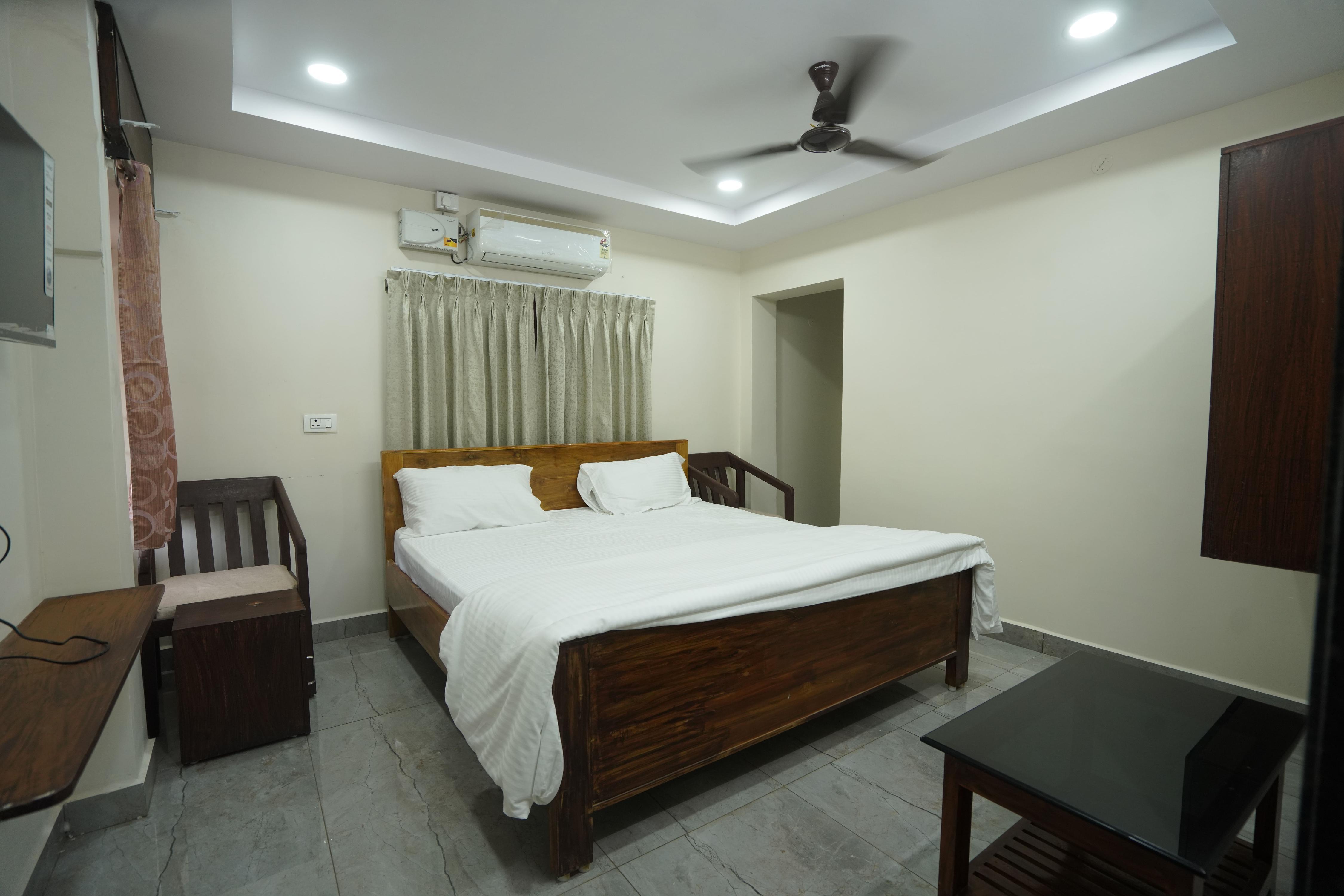 V Square Inn - Thotlakonda Beach - Tap to explore photos
