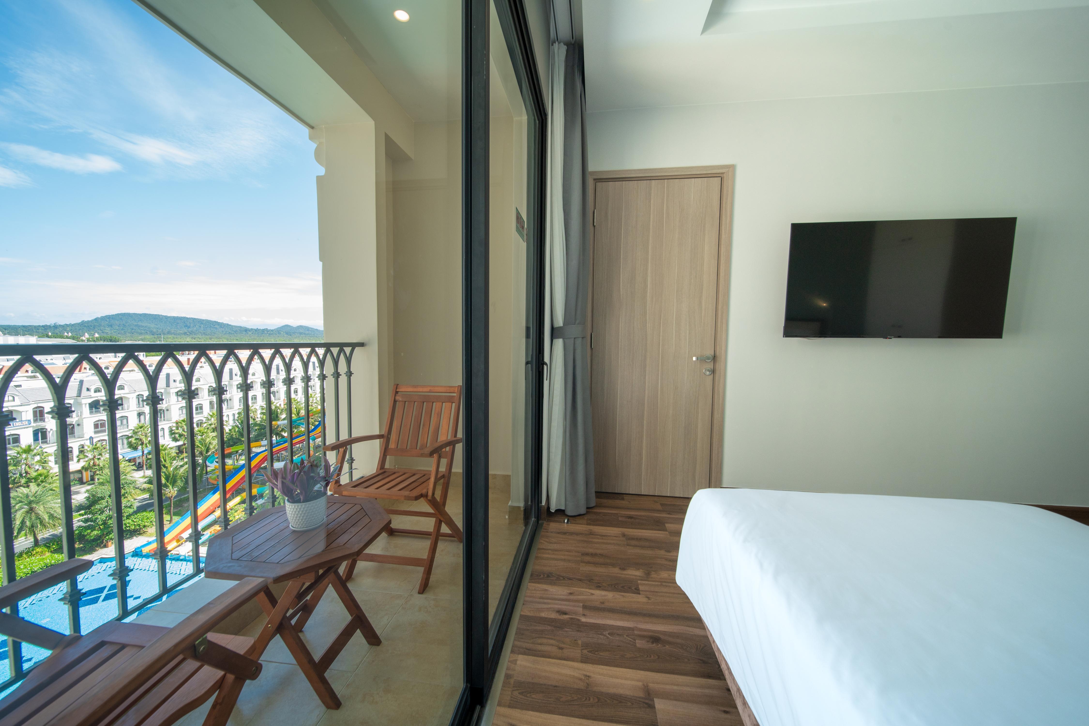 Wyndham Garden Grandworld Phu Quoc - Tap to explore photos