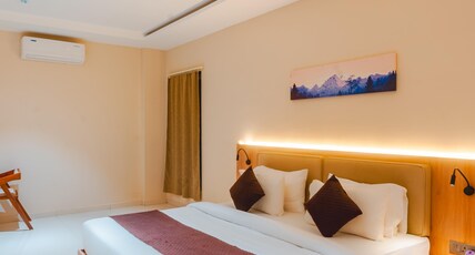 HOTEL SHRI KRISHNA UJJAIN Room Type - Deluxe Room