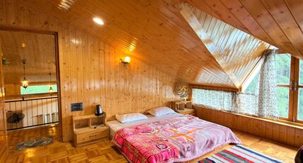 Oak & Amber Retreat Room Type - Luxury King Room