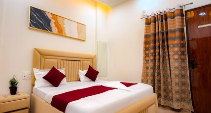 Radha Palace Vrindavan Room Type - Deluxe Room