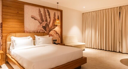 HOTEL SEA ROCK INN Room Type - Deluxe Room with City View
