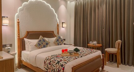 Green Vegetarian Hotel & Restaurant Room Type - Cozy Queen Non AC Rooms