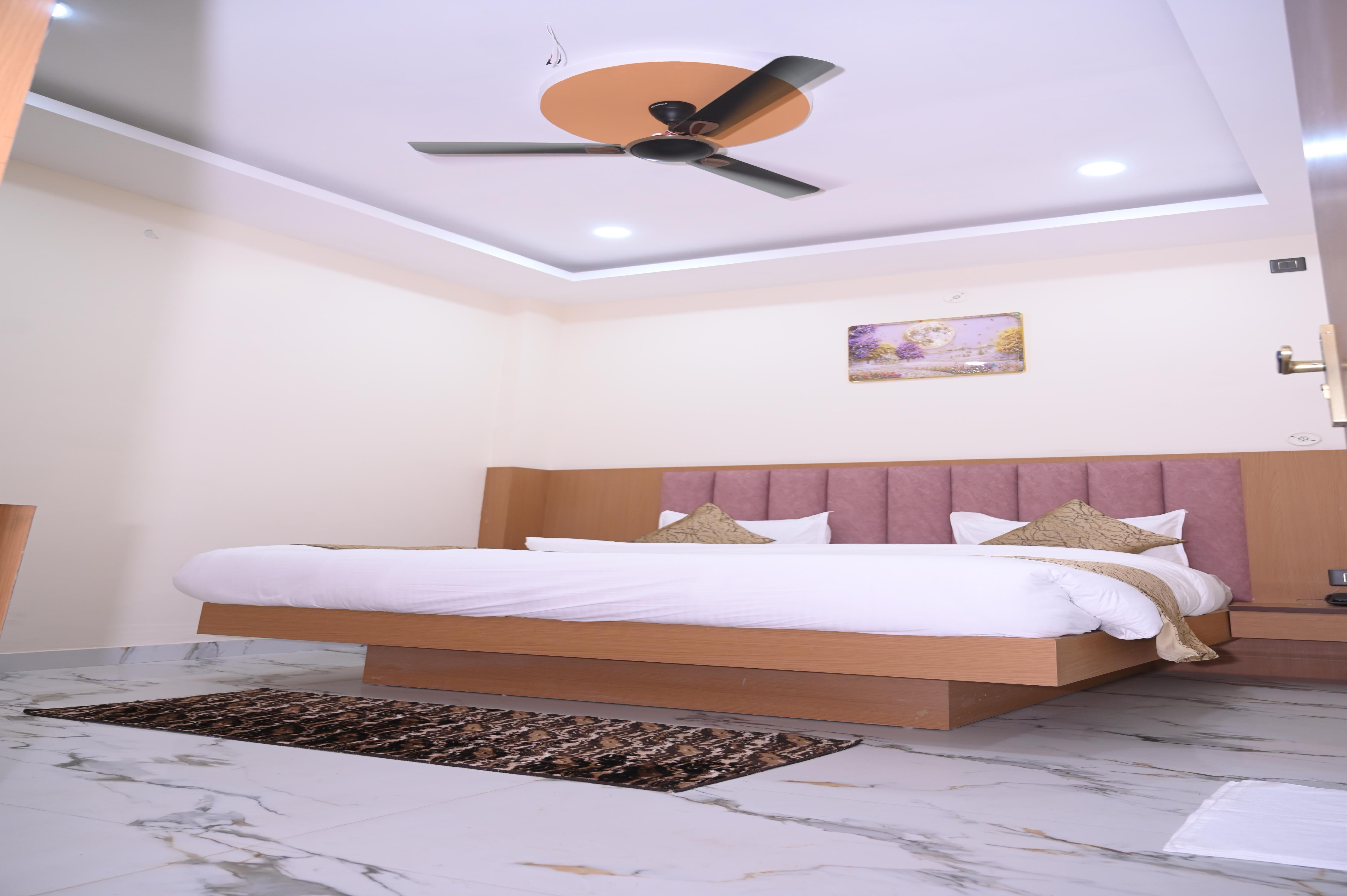 HOTEL R.C. INN Room Type - Deluxe Room