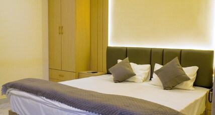Oak Line Hotels and Resorts Room Type - Deluxe King Oak Line Hotels and Resorts Room Type - Deluxe King