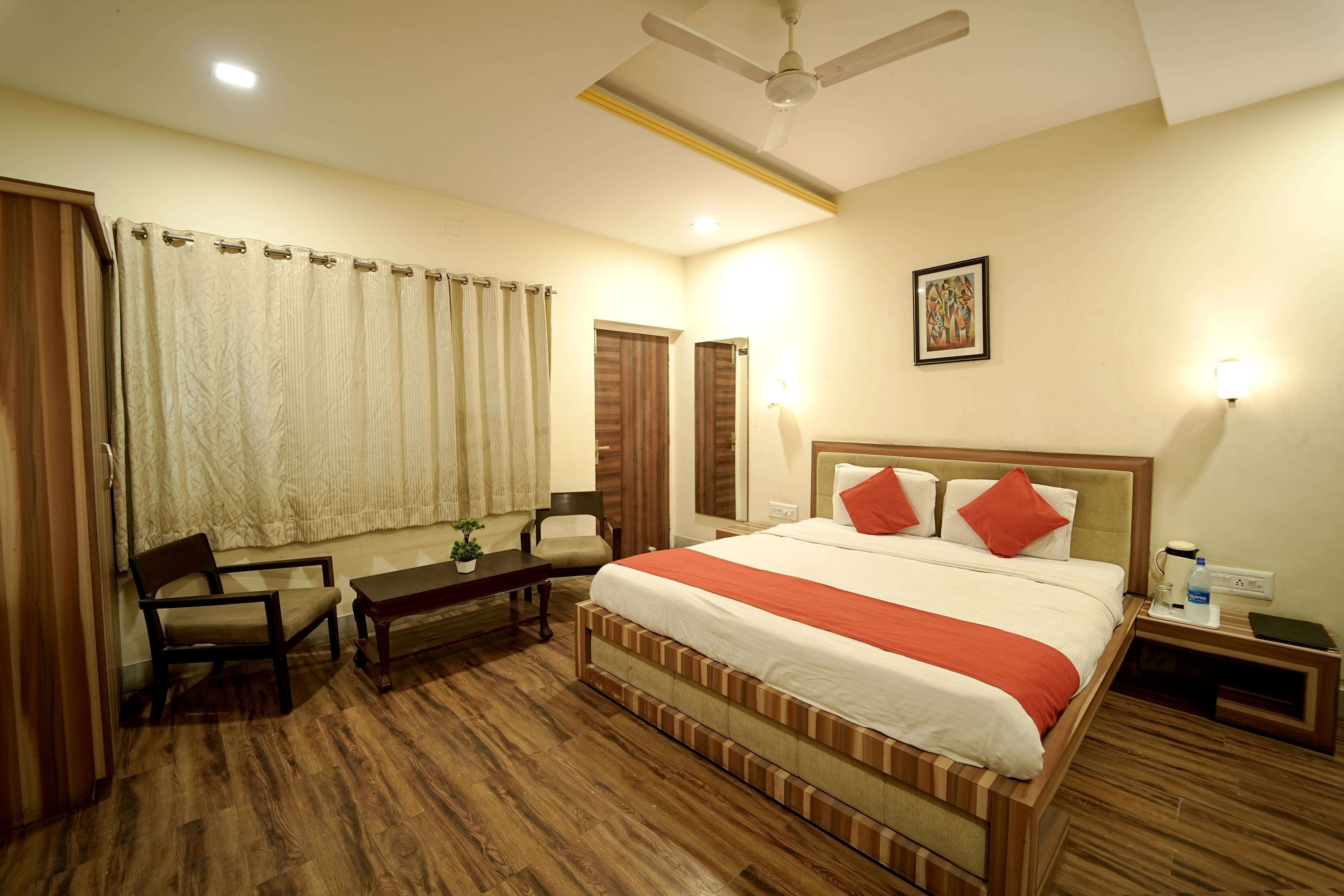 Hotel Uddhav Palace Room Type - AC Deluxe Room