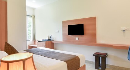Hotel Luxury Inn Room Type - Premium Deluxe Room