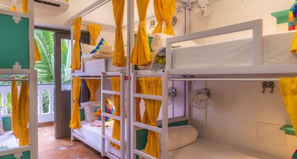 goSTOPS PLUS Goa Candolim Room Type - Bed in 6 Bed Mixed AC Dormitory Room with Balcony and Ensuite Bathroom - Upper Bed