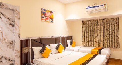 Itsy Hotels Maitreya  170 Meters from Shri Saibaba Temple Room Type - Deluxe Family Room