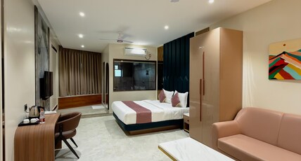 Hotel Pune Pride Navle Bridge Room Type - Premium Suite Room