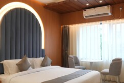 HOTEL RISHIKANYA GRAND