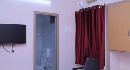 Hotel Rajan Room Type - Deluxe Double Room AC