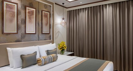 Tajview, Agra - IHCL SeleQtions Room Type - SeleQtions Suite King Bed with Living Room and Bathtub Tajview, Agra - IHCL SeleQtions Room Type - SeleQtions Suite King Bed with Living Room and Bathtub