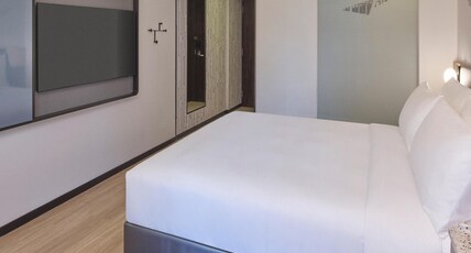 Aloft by Marriott Singapore Novena Room Type - Urban Guest Room, 1 King, West Wing
