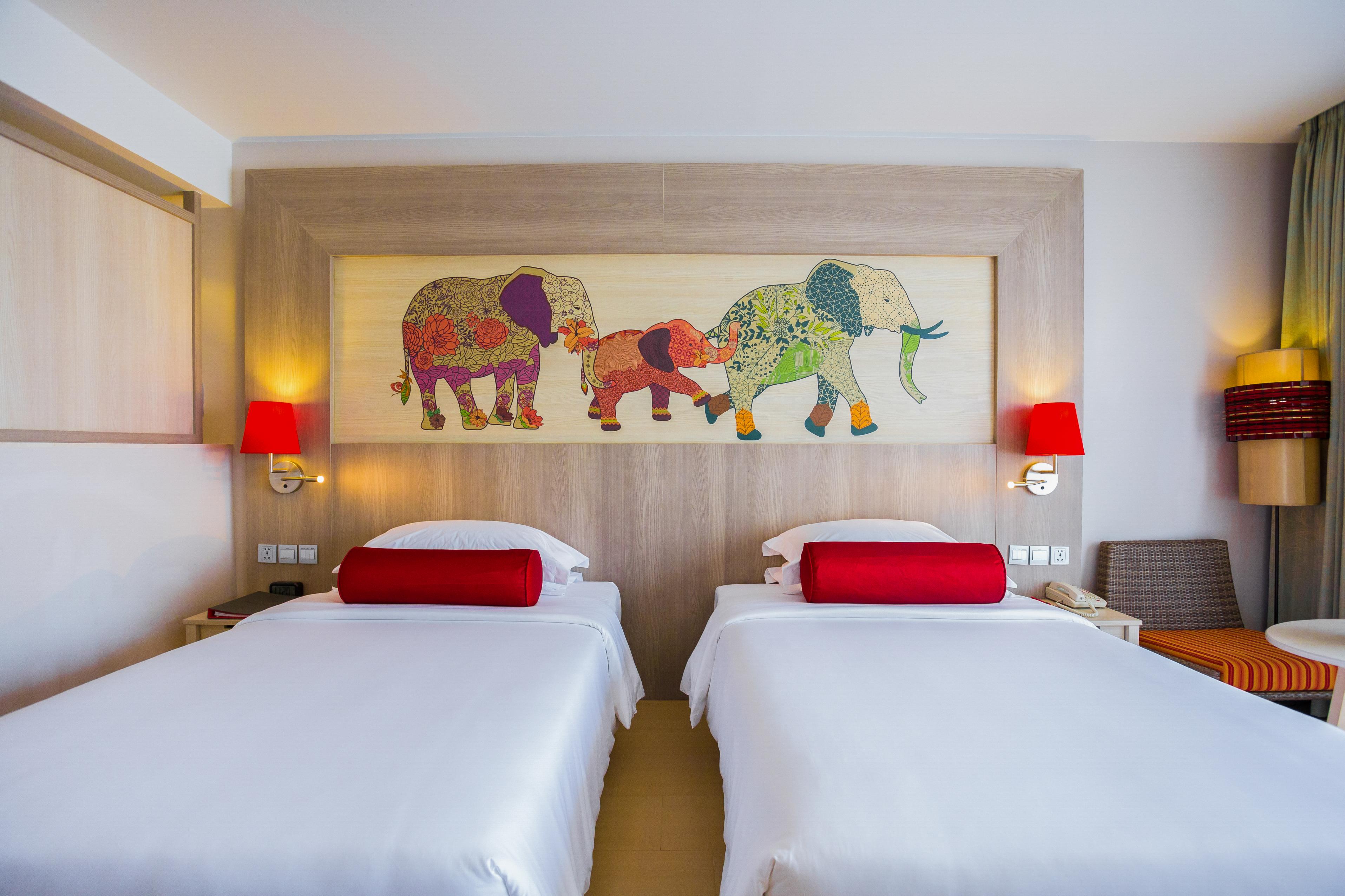 Ramada by Wyndham Phuket Deevana Patong - Tap to explore photos