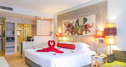 Ramada by Wyndham Phuket Deevana Patong Room Type - Premier Pool View with Balcony Ramada by Wyndham Phuket Deevana Patong Room Type - Premier Pool View with Balcony