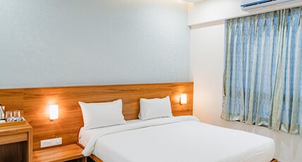 21 PALMS HOTELS Room Type - Deluxe Room 1 King or 2 Twin bed 21 PALMS HOTELS Room Type - Deluxe Room 1 King or 2 Twin bed