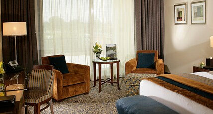 Al Ain Rotana Room Type - Guest Room with Balcony- King Bed